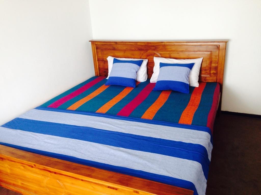 Rainbow Beach Hotel Hikkaduwa Room photo